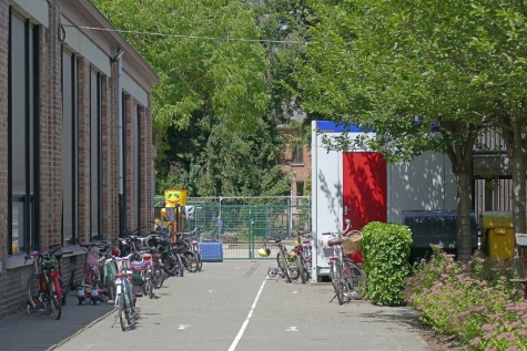 fietsstalling gemeentelijke basisschool Beervelde fietsstalling gemeentelijke basisschool Beervelde